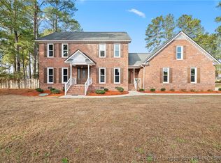 5400 Labrador Dr, Hope Mills, NC 28348