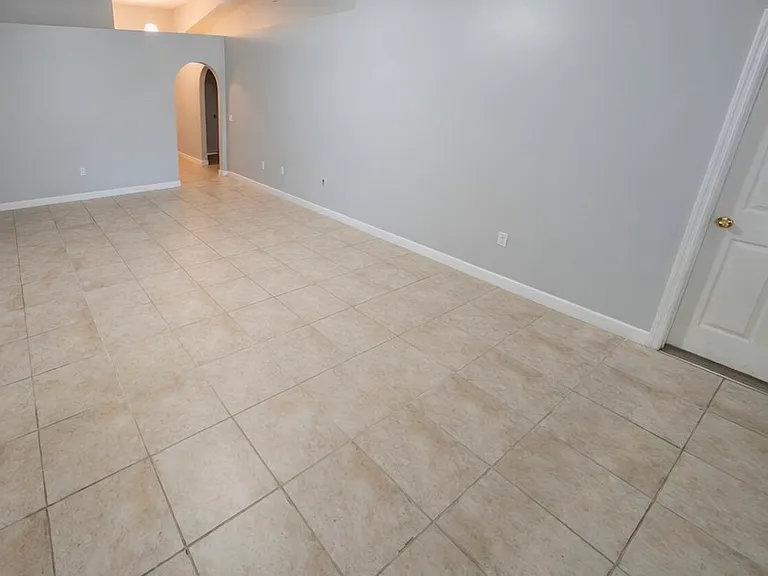 1256 25th Ter SW — Photo 3