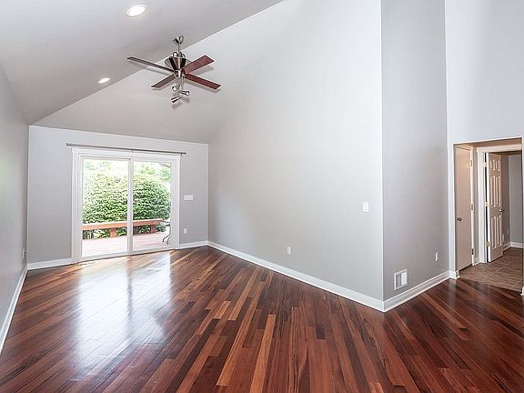 3rd image of 1413 Anne Dr