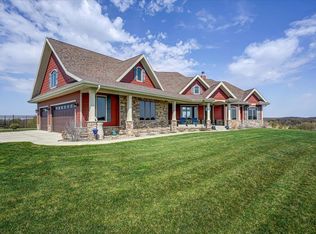 9338 Spring Valley Rd, Mazomanie, WI 53560