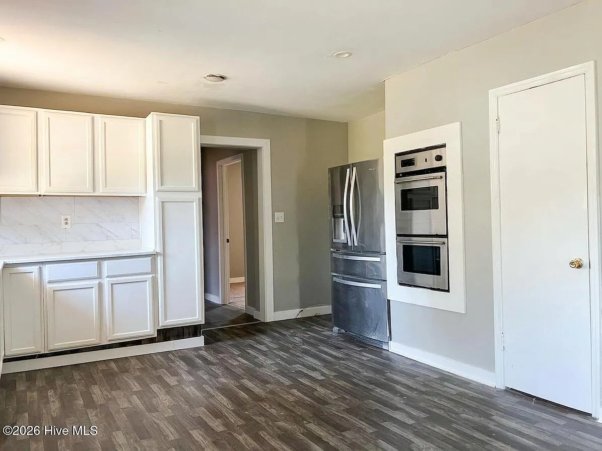 4 bed, 2.0 bath, 1160 sqft, $2,300 — Photo 4