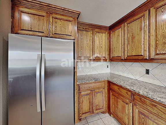 4th image of 1827 Leann Ln
