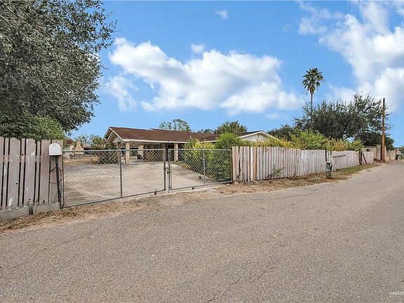 3rd image of 18 Bellas Ln