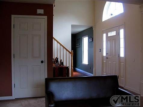 5th image of 24 Cambridge Ct