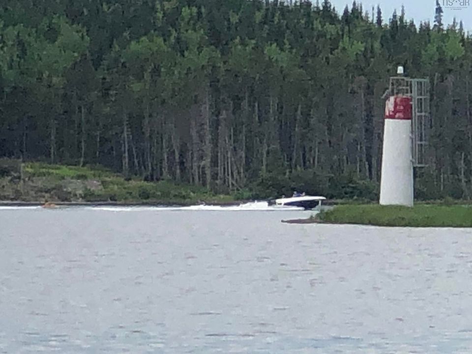 1st image of 8 Sabre Dr
