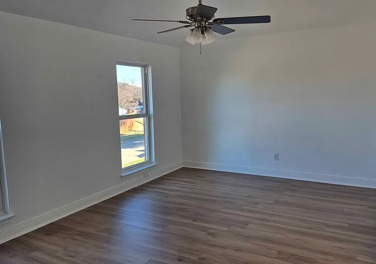 4555 Queenswood Dr — Photo 14