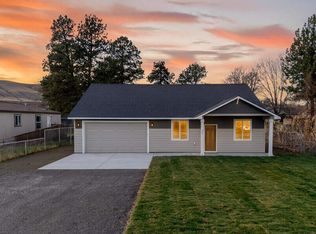 307 6th St, Benton City, WA 99320