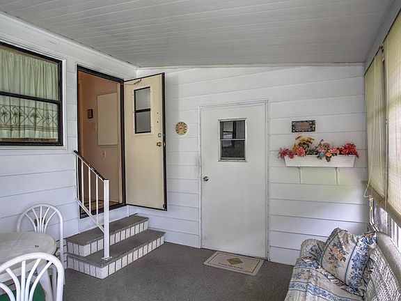 4th image of 406 Papaya Cir