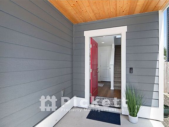 2nd image of 898 Highgarden Dr