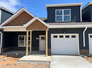 7320 Whispering Pines Ln, Powell, TN 37849