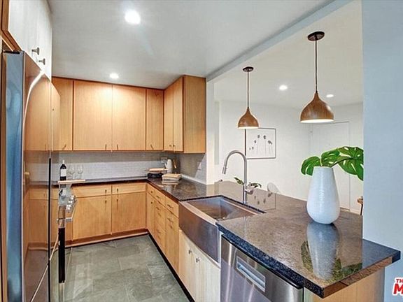 4th image of 1914 Corinth Ave APT 109
