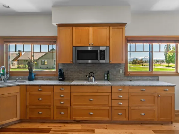 712 S Pine Meadow St, Sisters, OR 97759