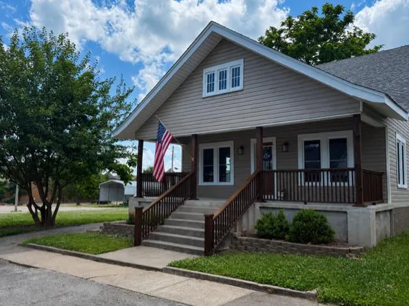 311 Jackson St, Macon, MO 63552