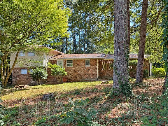 2nd image of 2454 Warwick Cir