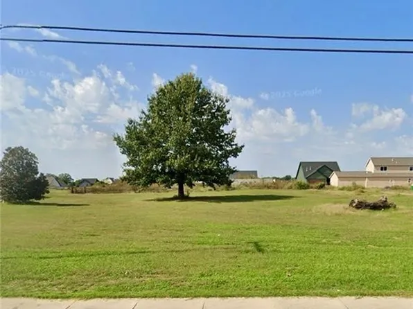 501 Strozier Ln, Barling, AR 72923