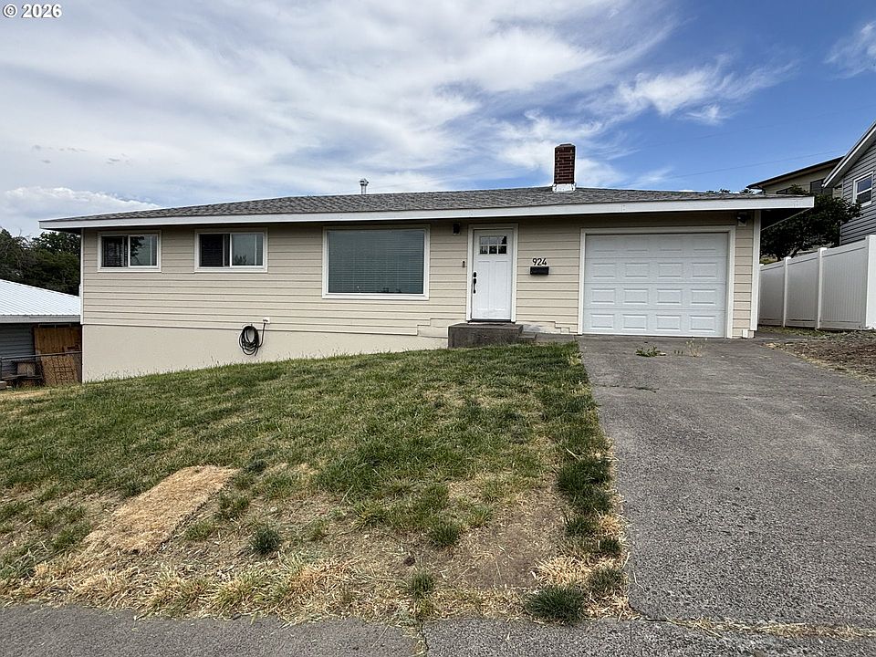 1st image of 924 SW 33rd St