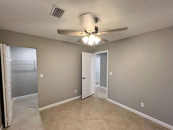 3rd image of 681 NW Floresta Dr