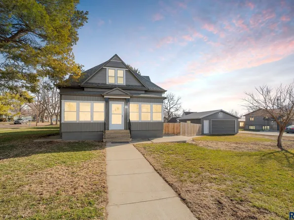 220 N Kimball St, Canton, SD 57013