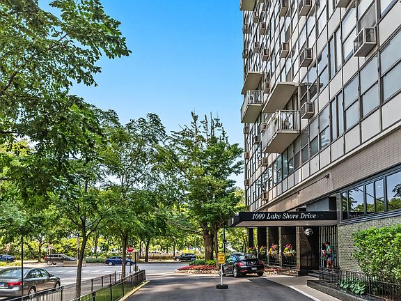 4th image of 1000 N Lake Shore Dr APT 1909