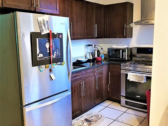 4th image of 124 Jewett Ave #2