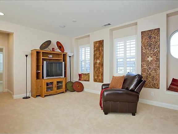 4th image of 1686 Colchester St