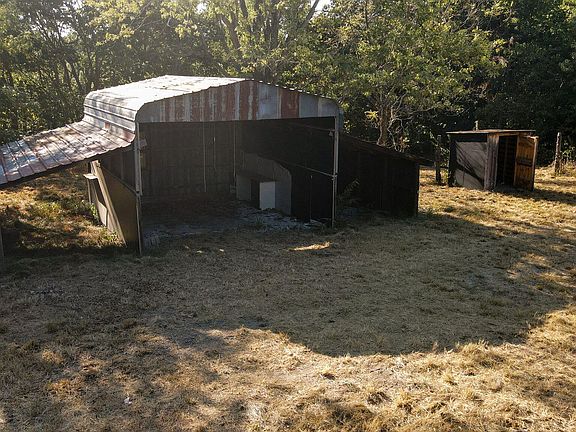 3rd image of 10049 N Farm Road 165