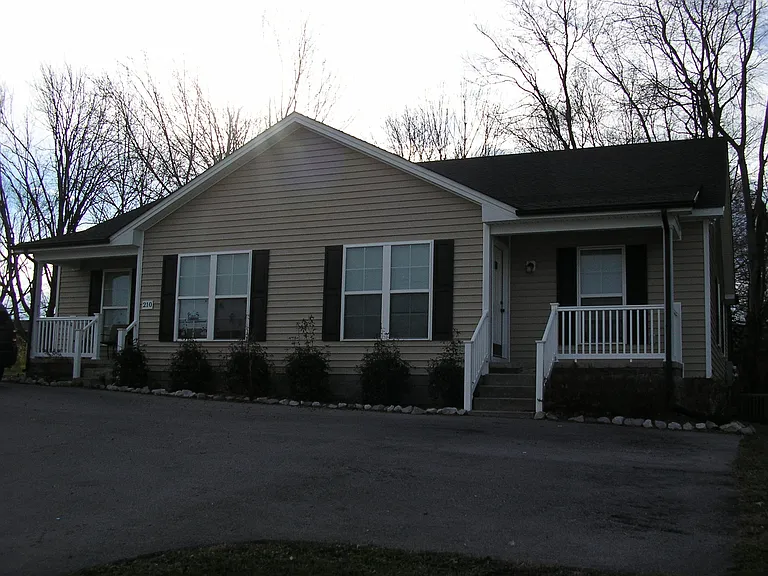 210 Crow Ave #B — Photo 1
