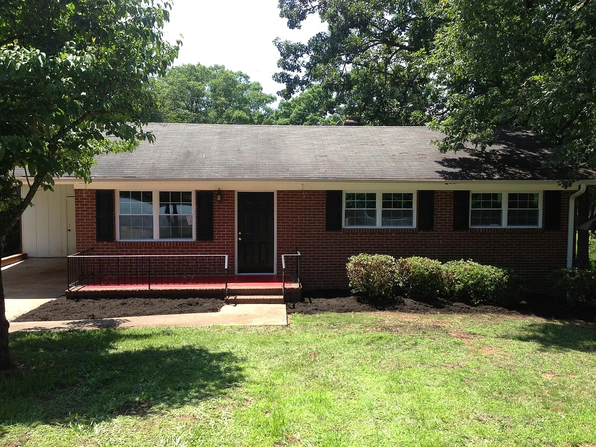 Building Photo - 201 Daisy Dr