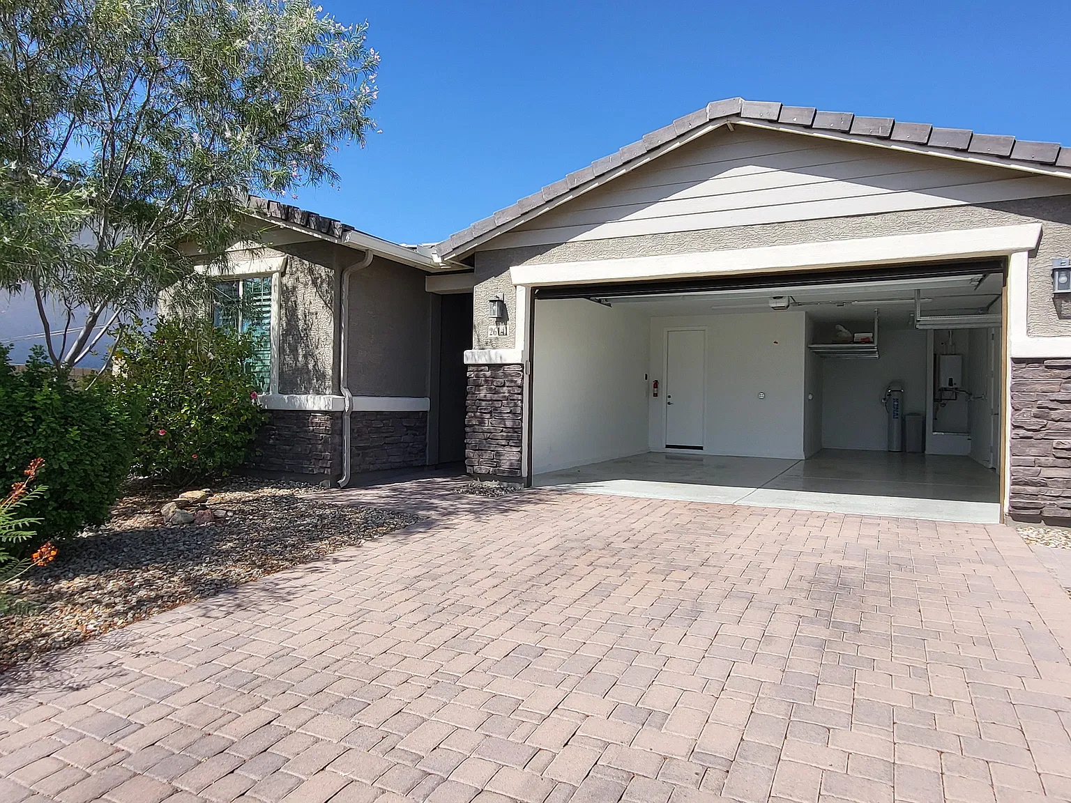 3 bed, 1588 sqft, $2,295 — Photo 2