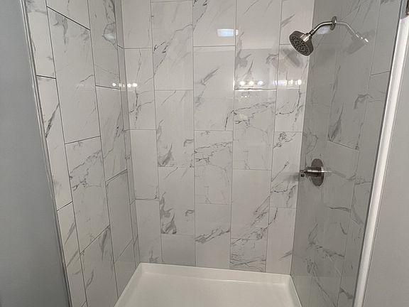 4th image of 59 S Hickory Ave APT 2