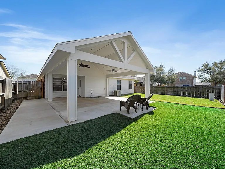 3301 Clover Hill Ln — Photo 4