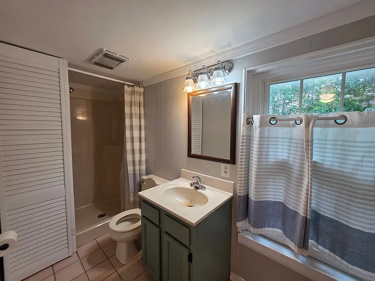 208 Regent Rd — Photo 12