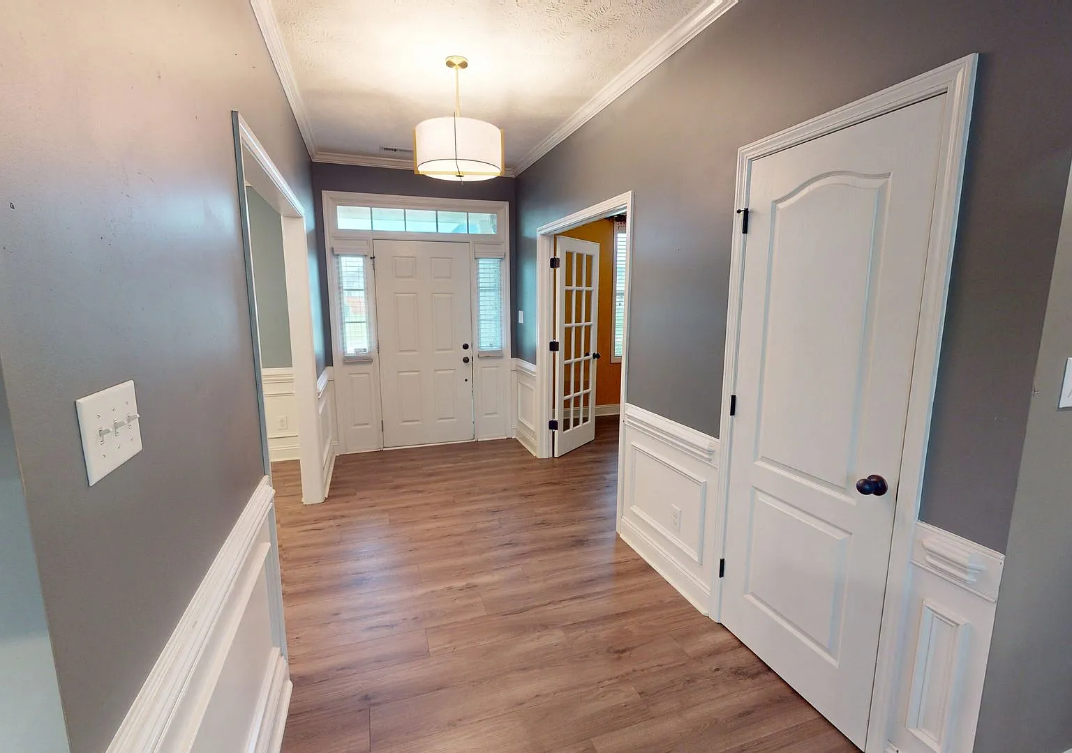 Spacious Updated 4 Bedroom in Established Community! — Photo 2