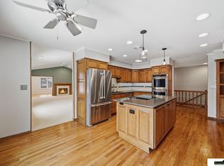 6707 Flint Ridge Rd, Lincoln, NE 68506