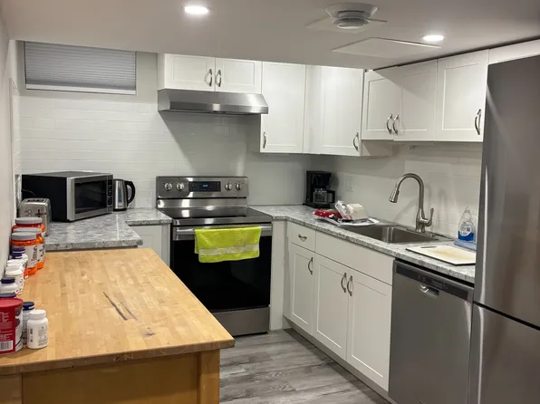 38 Manor Rd, Saint Catharines, ON L2N 3B5