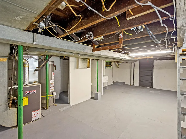 21 Lacona St — Photo 18
