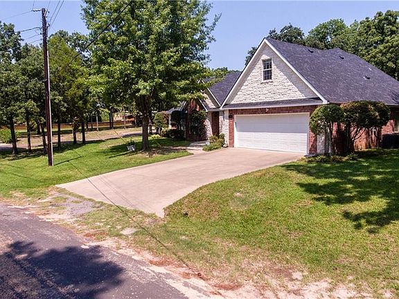 2nd image of 130 Island Park Dr