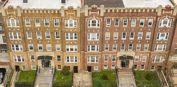 3 bed, $2,350 — Photo 2