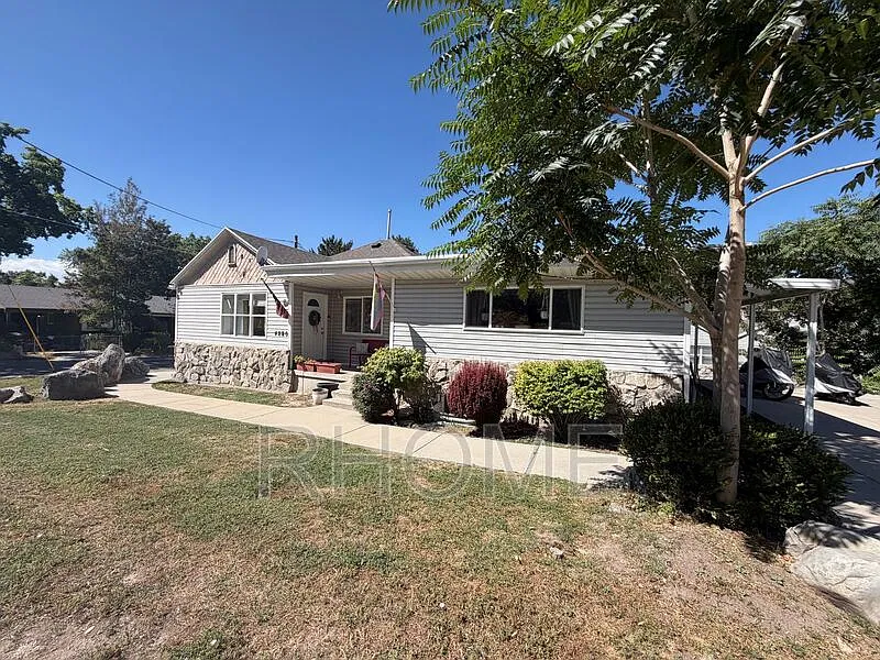 3 bed, 2.0 bath, 1500 sqft, $1,849 — Photo 3