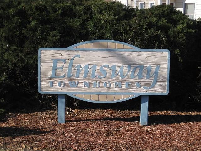 1st image of 2060 Elmhurst Ln