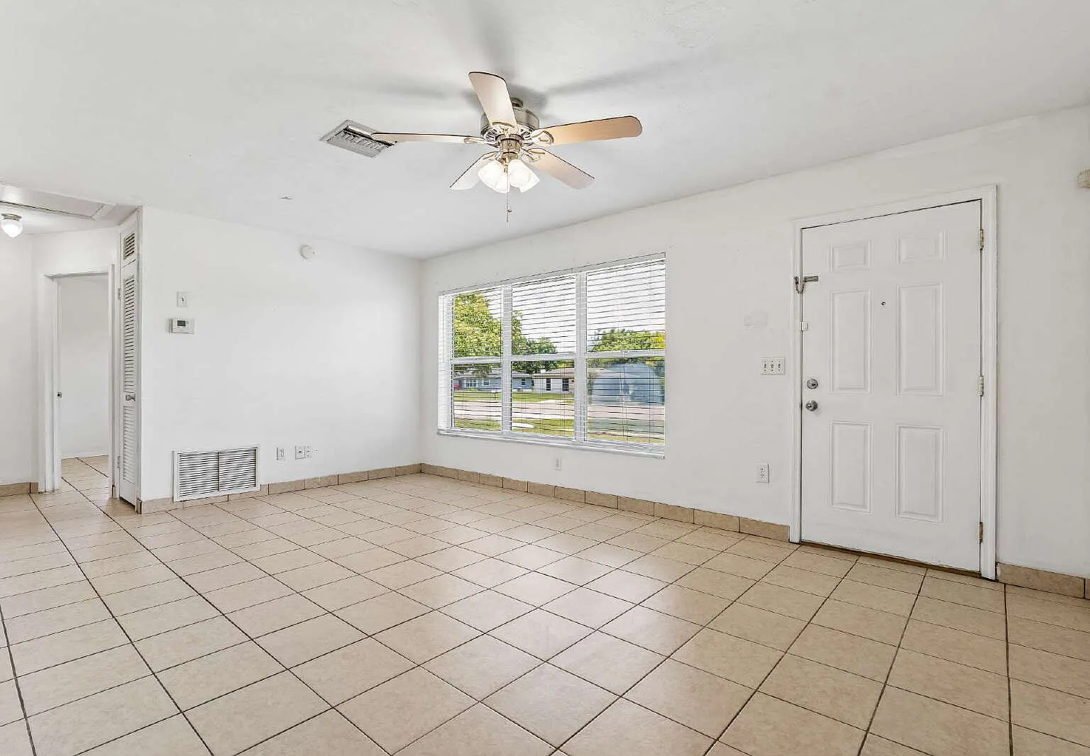 2 bed, 1.5 bath, 884 sqft, $1,500 — Photo 3