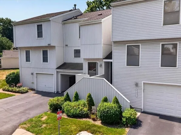 8645 W 108th Pl, Overland Park, KS 66210