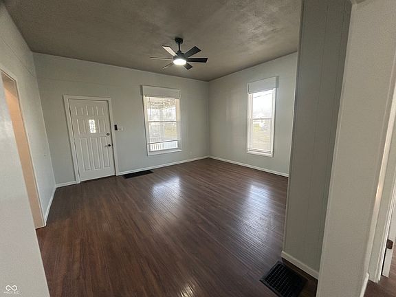 3rd image of 227 Van Ave