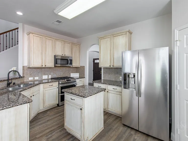 2911 Ledgeside Ct — Photo 8