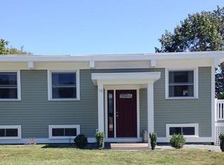 14 Early St, Portsmouth, RI 02871