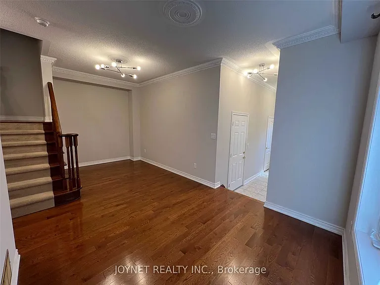 269 Lauderdale Dr — Photo 3