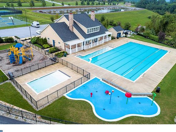 3rd image of 4403 Lobella Ct