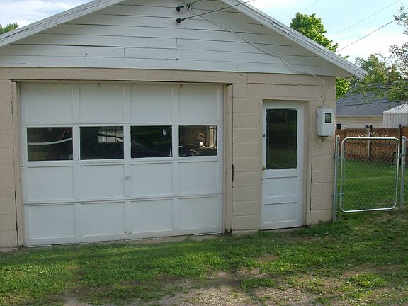 2nd image of 234 Muntz St