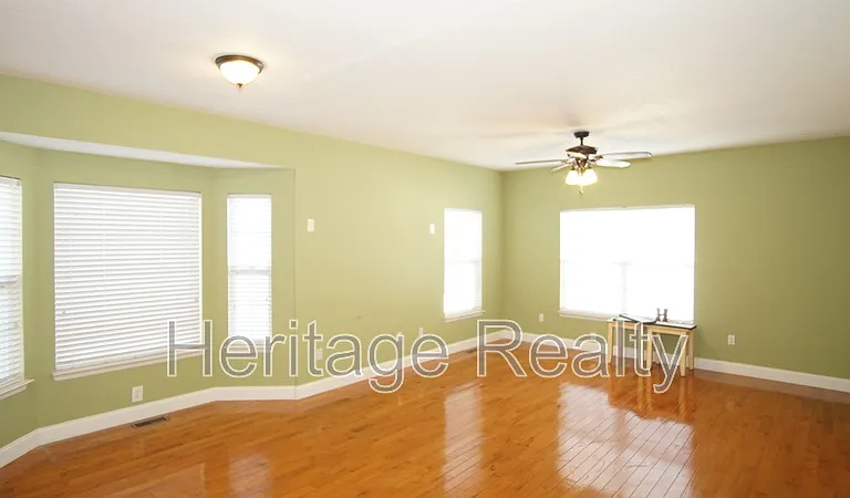 3006 Franklin Ave — Photo 11