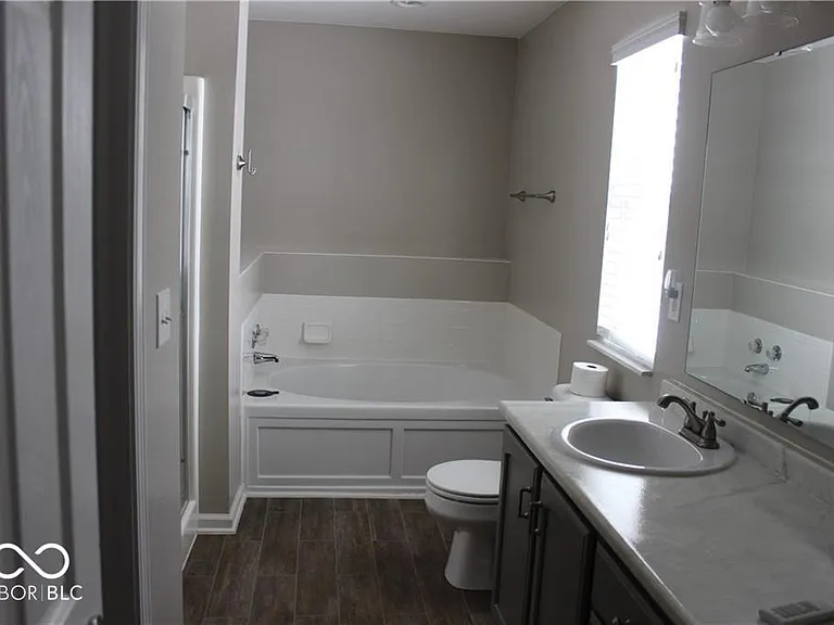 6255 Canterbury Dr — Photo 21